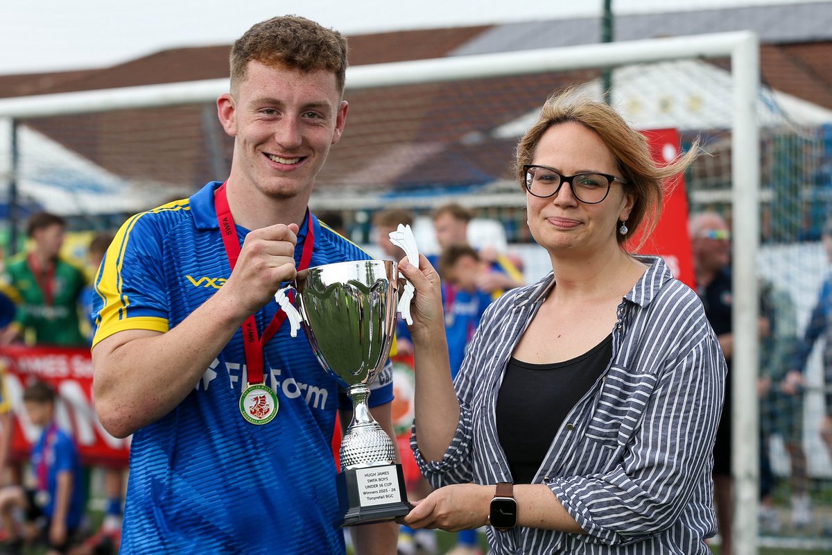 SouthWalesFA's tweet photo. Introducing your @HughJamesLegal U16s Boys Cup Winners 

@tonyrefailbgc https://t.co/BhcqAgTt8h