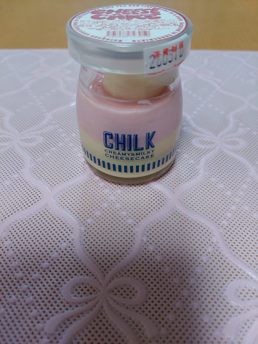 SuzuneSuzuoto's tweet photo. DEJIMA博購入品
品名CHILK(ストロベリー)🍓
CHEESECAKE Strawberry
名称洋生菓子(チーズケーキ)
CREAMY&MILKY
CHEESECAKE
三軒茶屋
CHILK チルク
「気づいたらもうなくなってた。」
美味しくて手が止まらないチーズケーキとプリン。
cafe The SUN LIVES HERE 東京/三軒茶屋
#CHILK #スイーツ #写真 https://t.co/2M4AwFDEQ6