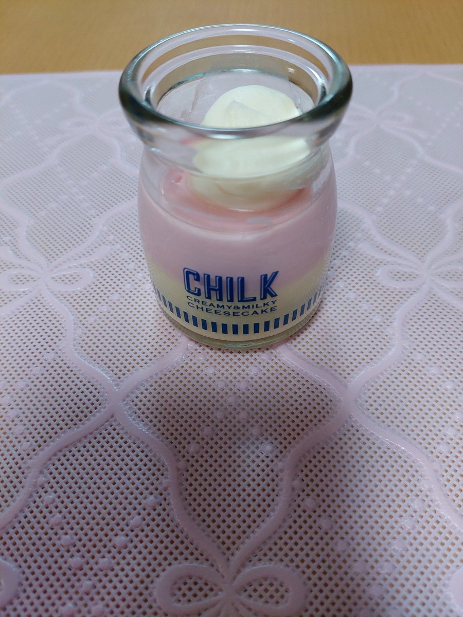 SuzuneSuzuoto's tweet photo. DEJIMA博購入品
品名CHILK(ストロベリー)🍓
CHEESECAKE Strawberry
名称洋生菓子(チーズケーキ)
CREAMY&MILKY
CHEESECAKE
三軒茶屋
CHILK チルク
「気づいたらもうなくなってた。」
美味しくて手が止まらないチーズケーキとプリン。
cafe The SUN LIVES HERE 東京/三軒茶屋
#CHILK #スイーツ #写真 https://t.co/2M4AwFDEQ6