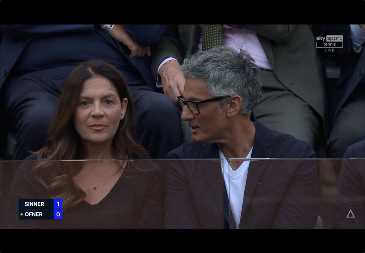 mamacita1204's tweet photo. FIORELLO A GUARDARE SINNER https://t.co/ny2oJjI7Hb