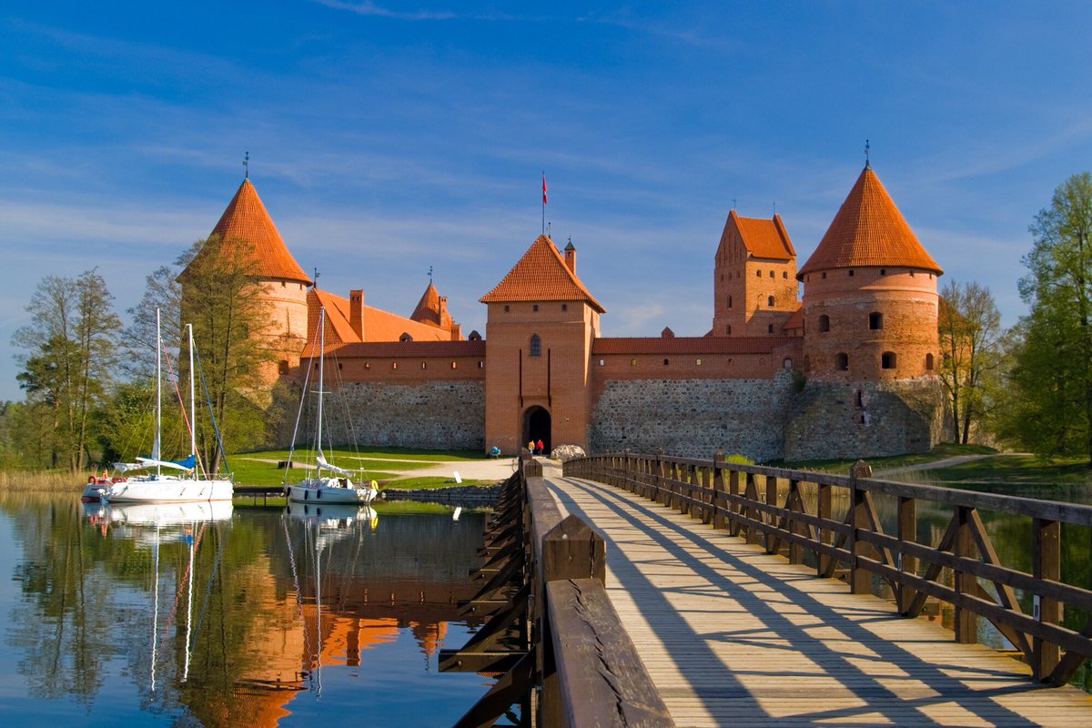 MagicalEurope's tweet photo. Trakai Island Castle (Lithuanian: Trakų salos pilis) is located in #Lithuania. Construction of the stone castle was begun in 14th century. https://t.co/FBDDilSGZX