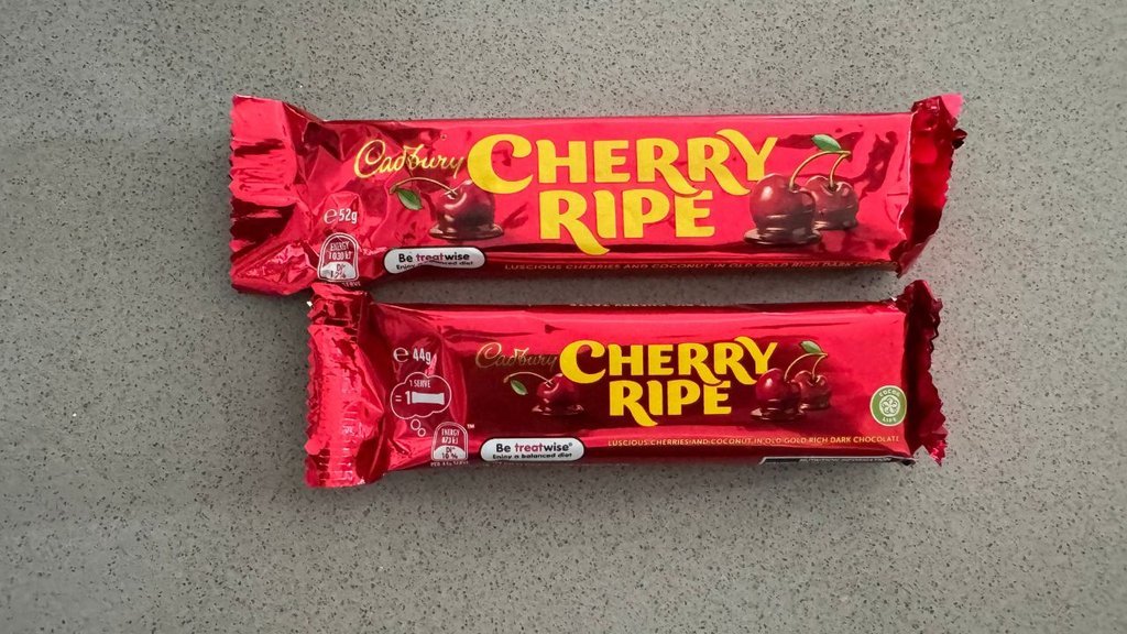 faithalla_'s tweet photo. Good morning~ 

Fun fact, as an Australian 🇦🇺 I'm a rare Cherry Ripe enjoyer. Are there any others out there???

If there's anything worse than Killer Pythons shrinking as an Aussie, it's this absolute travesty🤮 https://t.co/GBlYfMPKNZ