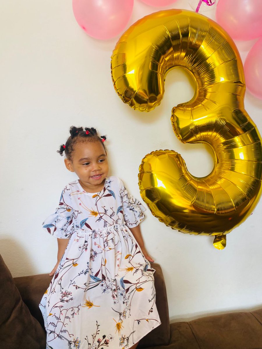 AbangMenieBr's tweet photo. #BIGLOVEFAMILYBIRTHDAY❤️🇬🇦🥰
NOUS SOUHAITONS UN TRÈS BEL ET JOYEUXANNIVERSAIRE À NOTRE PETITE REINE DE MAI LOVE ÉDITH POUR SES #3ANS AUJOURD'HUI. QU'ELLE GRANDISSE DANS LA GRÂCE ET LA BÉNÉDICTION DE DIEU.🙏🏿👏🎂👏🎉🎁🎊🎈🎉👏👏👏 https://t.co/ckxKFj8eWG