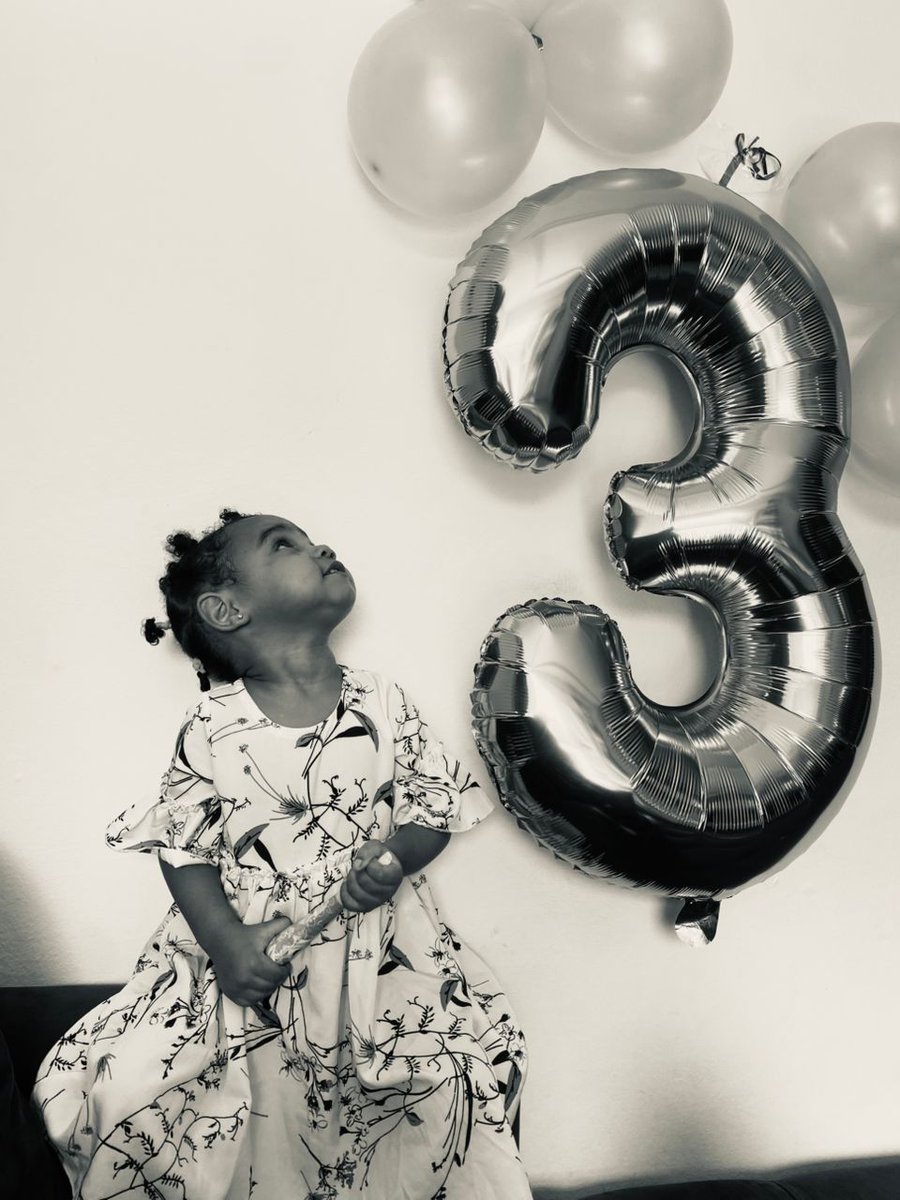AbangMenieBr's tweet photo. #BIGLOVEFAMILYBIRTHDAY❤️🇬🇦🥰
NOUS SOUHAITONS UN TRÈS BEL ET JOYEUXANNIVERSAIRE À NOTRE PETITE REINE DE MAI LOVE ÉDITH POUR SES #3ANS AUJOURD'HUI. QU'ELLE GRANDISSE DANS LA GRÂCE ET LA BÉNÉDICTION DE DIEU.🙏🏿👏🎂👏🎉🎁🎊🎈🎉👏👏👏 https://t.co/ckxKFj8eWG