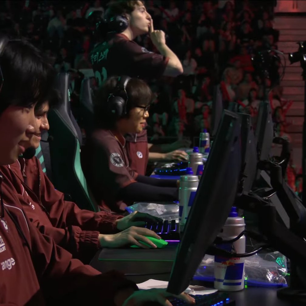DumbsYT's tweet photo. Decided to watch LEC because of all the MKOI vs KC drama

Holy fuck what an absolute cinema game https://t.co/hin0F4CFyx