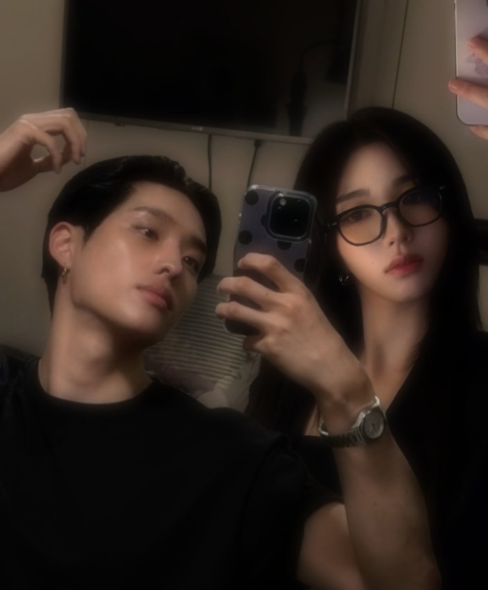 Sohyuuna's tweet photo. A Clumsy Bunny forgot to wipe their lens... https://t.co/0sF3uCxtTY