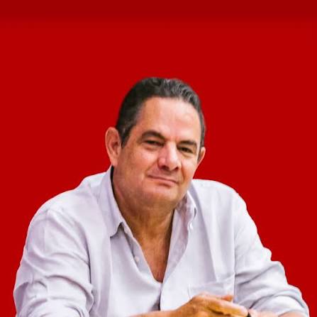 No nos digamos mentiras, que se haya muerto no lo hace honesto,siempre fue LADRÓN.