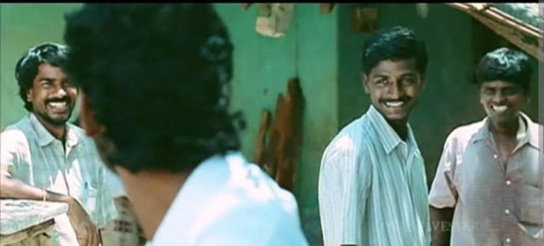 உங்க CM சினிமாவுல,

எங்க கிட்ட க்ளாஸ்ல மிதி வாங்கி, 

அரசியலுக்கு ஓடிப்போனவரு.