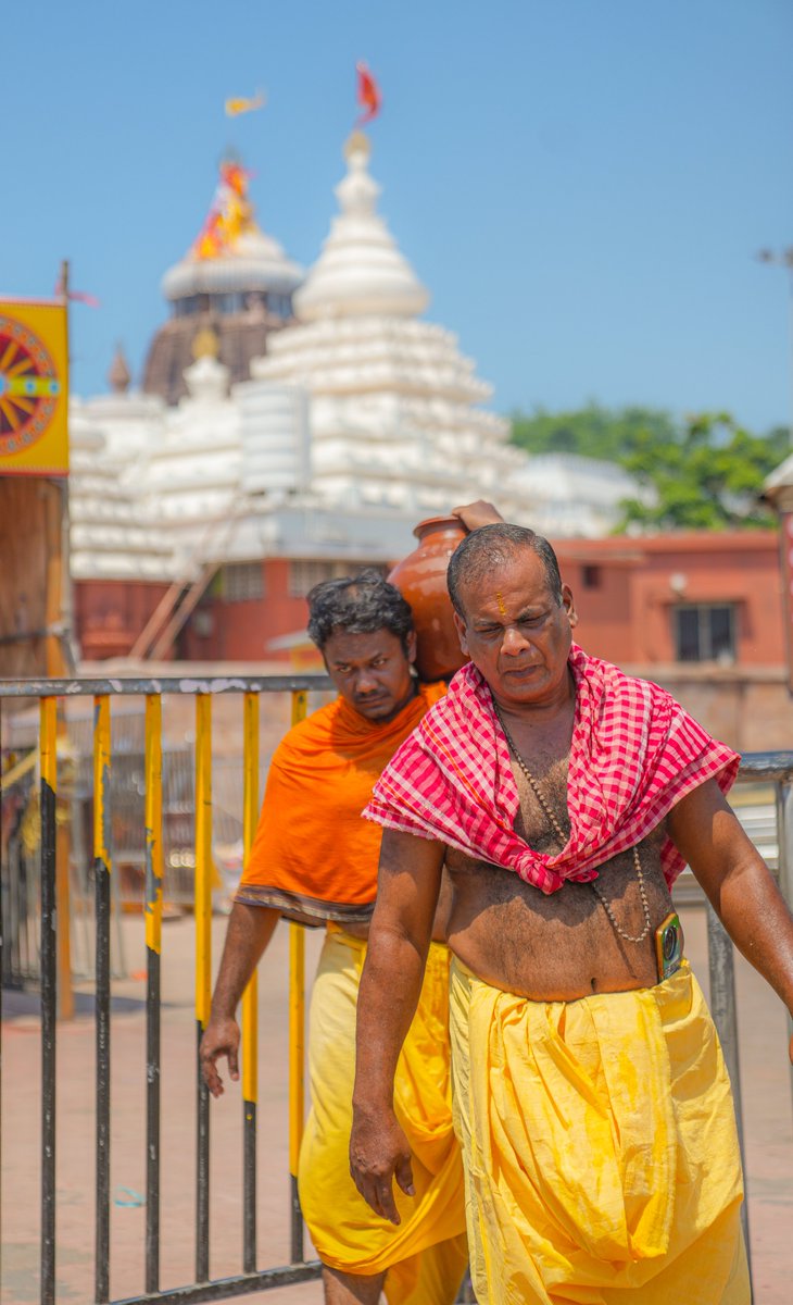 JagannathaDhaam's tweet photo. ଆଜି ପବିତ୍ର ବାହାର ଚନ୍ଦନଯାତ୍ରାର ବିଂଶତମ ଦିବସରେ ଶ୍ରୀକ୍ଷେତ୍ରରେ ଭଉଁରୀ ଉତ୍ସବ ପାଳିତ ହେଉଅଛି। https://t.co/2dEXaaIwIc