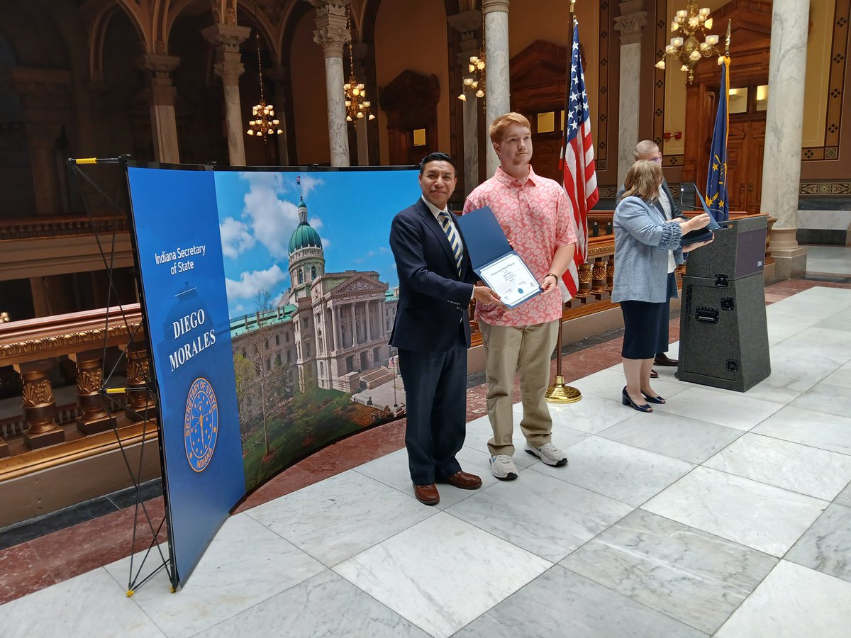 WaldronHigh's tweet photo. Congrats to seniors Abbi Turner, Jack Adkins, Shelby Zapfe, Peyton Derosette, and Brayden Smith on earning distinction in the statewide Stock Market Challenge. They were recognized at the Statehouse yesterday! Way to represent the Mohawks! https://t.co/n4T2Az0Z2p
