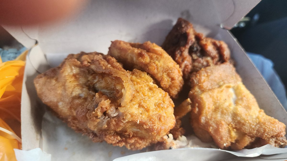 IntegraLee44's tweet photo. @KasiboySA @ChickenLickenSA I bought rock my soul 6 and this is what I got how disappointing and disgusting is this honestly https://t.co/TZygDtebKS