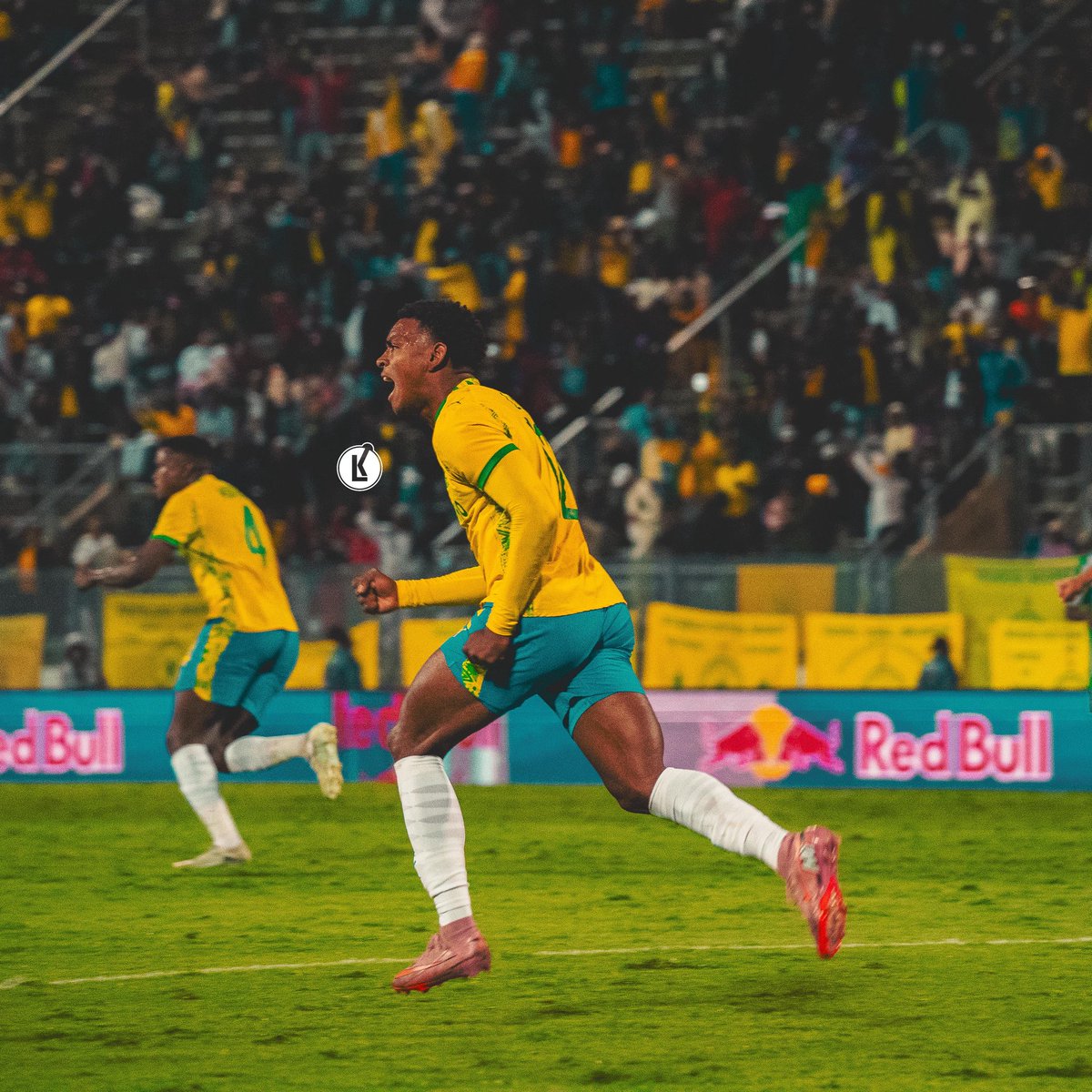 Mamelodi Sundowns beat Siwelele 7-4 at Lucas Moripe Stadium to go six clear at the top. 

⚽️👆 Mokoena 7'
⚽️👆 Matthews 9'
⚽️👆 Mobbie 24' (OG)
⚽️☘️ Lungu 30'
⚽️👆 Matthews 37'
⚽️👆 Leoń 41'
⚽️🍀 Lungu 50’
⚽️👆 Leoń 51
⚽️👆 Leoń 59’
⚽️🍀 Mokhouane 65’
⚽️🍀 Lungu 81’ (P)

The most
