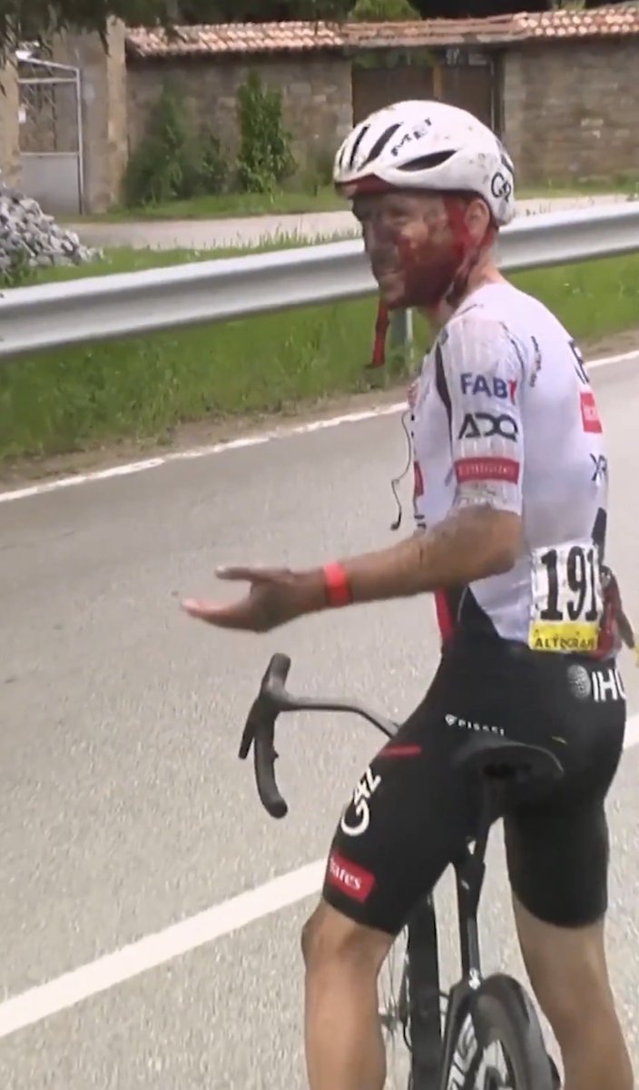 ReasonableLen's tweet photo. With gloomy gravel &amp; glowing red blood running down his face, Yates honoured the stomping grounds of the great Bulgaria-Byzantine Wars. The battle with the knolly slippery tarmac took many souls, but 1 man showed his warriorship &amp; motivation for more.  #Giro #Giro26 #Yates https://t.co/qFAloya97i