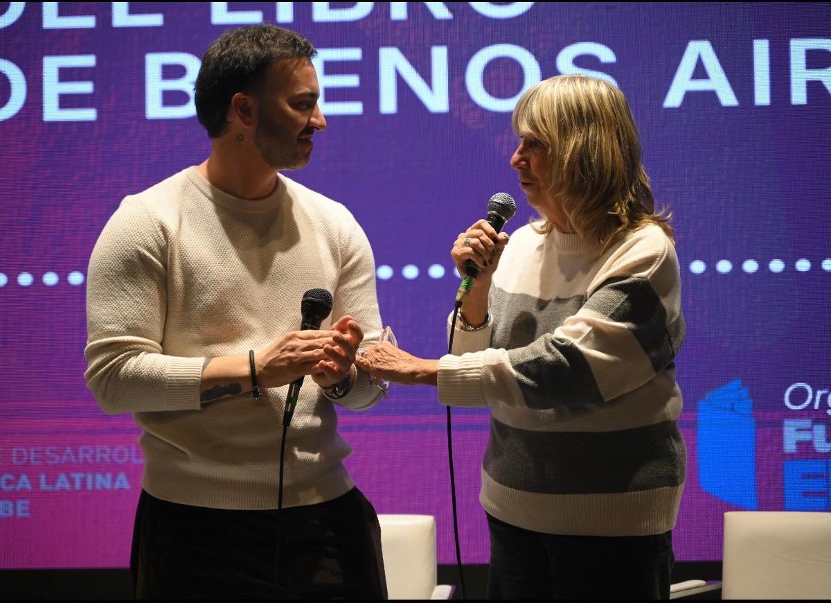 javiercarrizook's tweet photo. Anoche presenté “Romper el código” en la Feria del Libro, y fue un momento muy especial para mí.

Un libro se escribe en soledad, aunque cobra sentido cuando conecta con los demás.

Gracias a todos los que fueron parte de este recorrido y acompañaron esta presentación. https://t.co/zzTnJpPs9D
