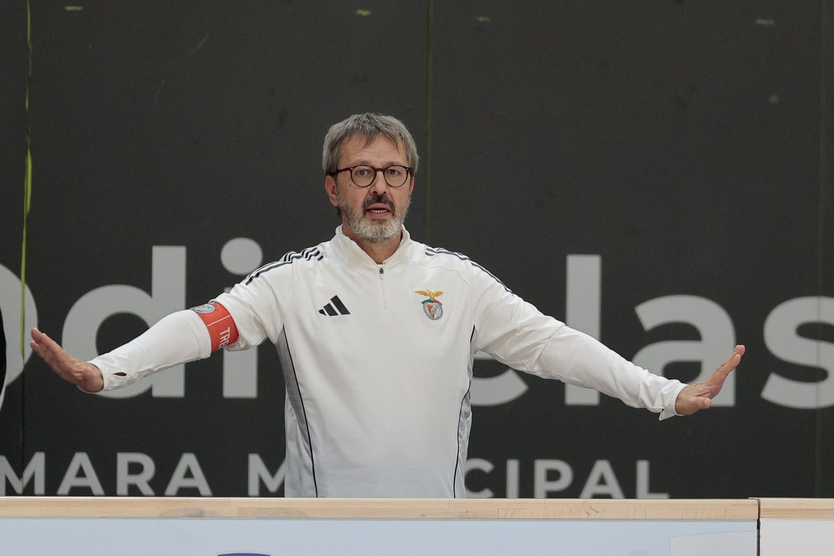 24/25

Elite Cup ✅️
Taça de Portugal ❌️ (Meias Finais)
Champions❌️ (Meias Finais)
Campeonato ❌️ (Meias Finais)

25/26

Elite Cup✅️
Taça de Portugal ❌️(Meias Finais)
Champions❌️ (Meias Finais)

Orçamento milionário para este cenário aterrador.