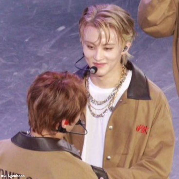 "mark-hyung never looks at me"