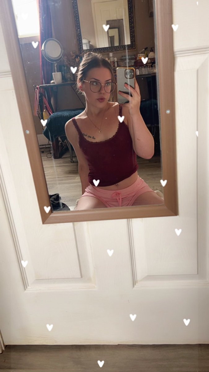 bratandbeing's tweet photo. good afternoon 💕 follow my new insta bratandbeing for more pics 🤭 I’m trying to build it upppppp 😭 https://t.co/R6LQiuGCPZ