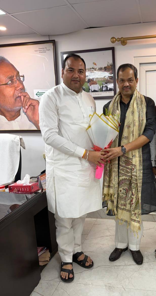 OmPrakashJDU's tweet photo. 💐 माननीय ऊर्जा मंत्री सह गोपालपुर विधायक आदरणीय श्री शैलेश कुमार उर्फ बुलो मंडल जी को नई जिम्मेदारी हेतु हार्दिक बधाई एवं शुभकामनाएँ। 🙏
#ShaileshKumar #BuloMandal #EnergyMinister #Bihar #JDU #शुभकामनाएं https://t.co/xudu1ZE806