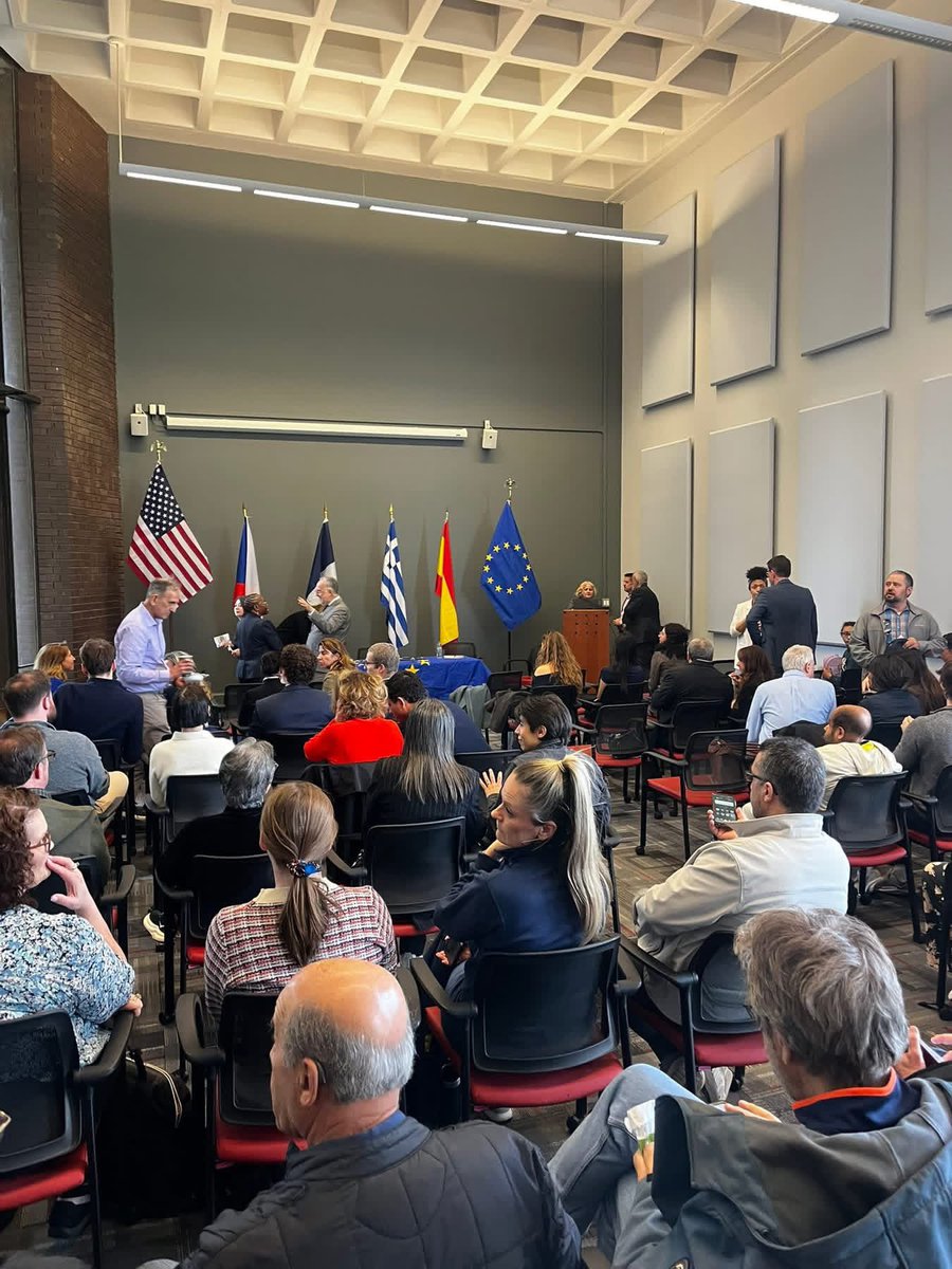 GreeceInChicago's tweet photo. 📍Urbana-Champaign | Europe Day 2026 🇪🇺
@GreeceInChicago was pleased to participate in the panel discussion “Transatlantic Relations in Today’s World” at @UofIllinois alongside the Consuls General of the Czech Republic, France and Spain. Happy Europe Day! 🇪🇺
#EuropeDay #UIUC https://t.co/PV4HDFrpIK