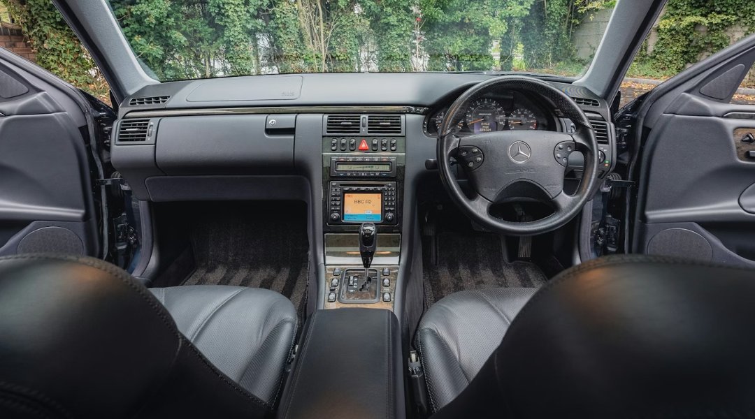 W210 Interior Rear Mercedes-Benz W210 vs W208. The W210 E-Class was built around comfort ...