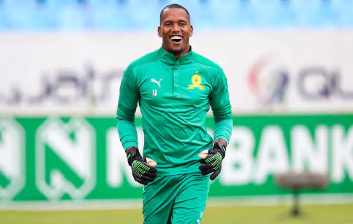 I don’t want to see this fraud any where near our National Team …. 

He must wait for DA win Cape Independence 

So that he can play for Afriforum National team 😩😩😩