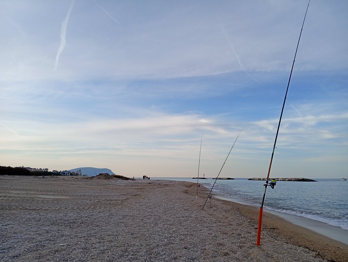 Mauri_SMM_SEO's tweet photo. In Pesca oggi vicino al Conero! 😉👋😁😋 A nord,  😉 #pesca #fishing #surfcasting #mare #sea #bello #bellezza #MareDaAmare #Conero Italy center  adriatic coast, see👋👍😉 https://t.co/3FIwUWdfUA