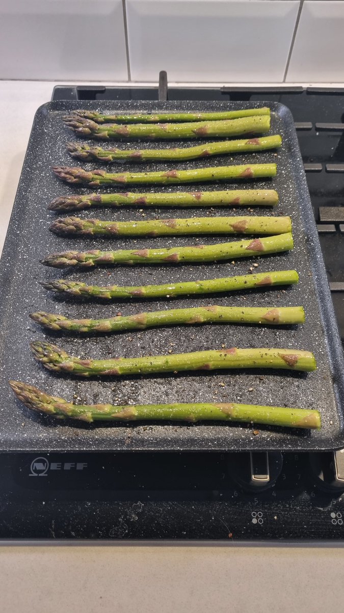 GreatScottLP's tweet photo. Best part of the year is here: Evesham asparagus! I look forward to this every year https://t.co/qPNycdHqeF