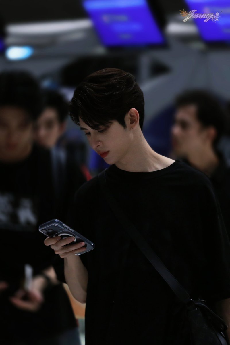 junny6w6's tweet photo. Safe flight na～
✈️
#netsiraphop #Jamessu https://t.co/XUnpwkDpVp
