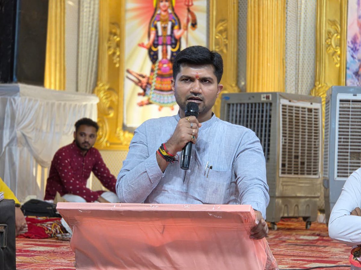 DrPrashantkorat's tweet photo. આજરોજ જેતપુર તાલુકાના વીરપુર ખાતે સરવૈયા પરિવાર દ્વારા આયોજિત ગૌ.વા. વેલજીભાઈ સરવૈયા ના આત્મકલ્યાણ મોક્ષાર્થ આયોજિત “શ્રીમદ્ ભાગવત સપ્તાહ જ્ઞાનયજ્ઞ” માં ઉપસ્થિત રહી કથાનું રસપાન કર્યું. https://t.co/rqSX75XGCd