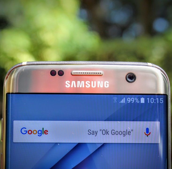 Malukussaify's tweet photo. The best phone design ever made by Samsung. https://t.co/qpyvA3wjKi