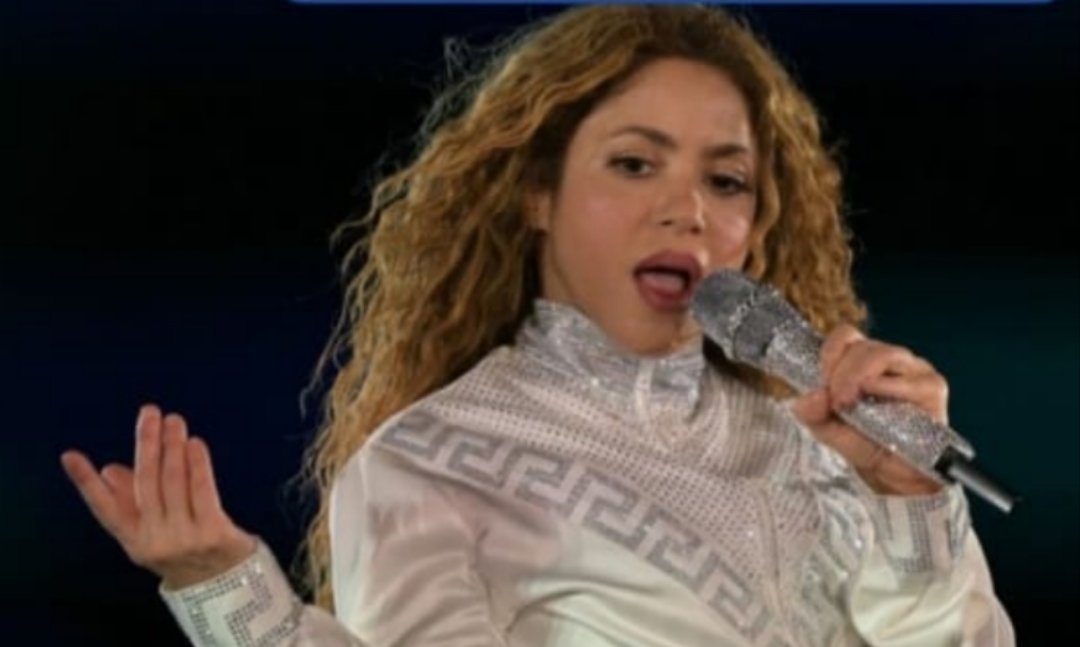 MusicPress10's tweet photo. EM SOCIEDADE TUDO SE SABE  ! 
Por Jornalista Fernando Del Castillo. 
A cantora Shakira, levantou o público (aproximadamente 2 milhões de pessoas) que compareceu na Praia de Copacabana (RJ). 
X (Ex-Tuitter): @MusicPressFDC
@MusicPress10
@SociedadePress https://t.co/7almtl3NfH