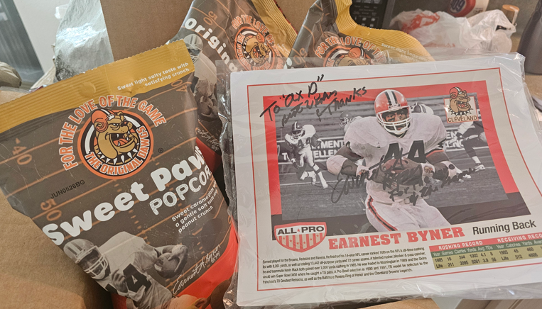 Ax_D_WhiteMan's tweet photo. @cavs @CLE_CLF @KendaTire Ready to watch with good vibes sent direct from Browns Legend @EByner !  With popcorn this good - Cavs have to win! https://t.co/EgXStRLkPg