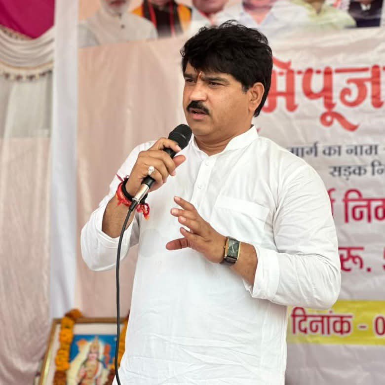 LalitSen1219's tweet photo. कालापीपल (शाजापुर) के लोकप्रिय विधायक भाईसाहब श्री घनश्याम सिंह चंद्रवंशी जी को जन्मदिन की हार्दिक हार्दिक शुभकामनाएं.
बाबा महाँकाल और मां भारती का आशीर्वाद आप पर सदा बना रहे 
ईश्वर से आपके उत्तम स्वास्थ्य, सुखमय एवं दीर्घायु जीवन की कामना है। @Ghanshyambjp169 
@BJP4India https://t.co/dRg9VR2okT