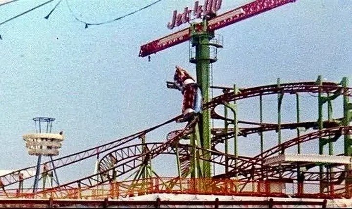 AllThingsOC's tweet photo. Who remembers this roller coaster that used to be on the pier? https://t.co/fwLTWFA22i