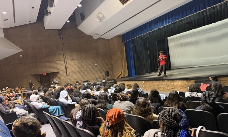 ElsikHighSchool's tweet photo. Ja’Marcus Ingraham of the Houston Texans visits Elsik! https://t.co/9aHljsMcuC https://t.co/R869ts4cy8