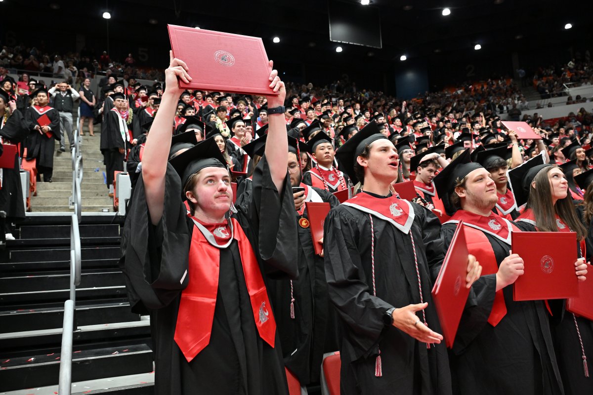 WSU_Cougar_Pres's tweet photo. Congratulations to @WSUPullman students who are earning their degrees today. President Cantwell is honored to celebrate alongside graduates across the System and cheer them on as they begin their next chapter. 🎓 #CougGrad #GoCougs https://t.co/2Nr4XC916o