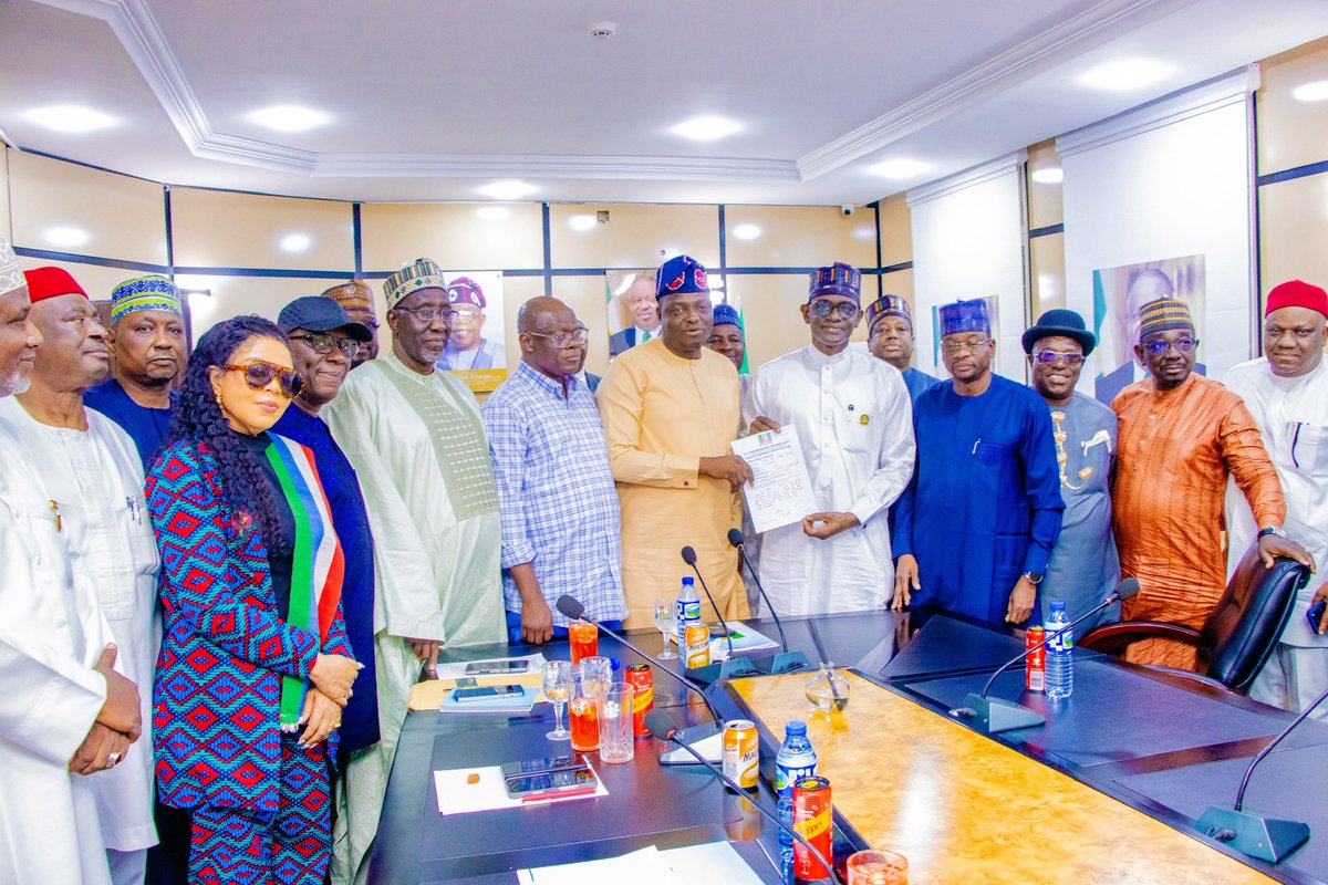 Godowoli_Jnr's tweet photo. Cleared, certified, and ready for the Red Chamber🙌🏻
Gov. Mai Mala Buni passes APC screening in style. The journey to the Senate just gained more momentum. https://t.co/NRDFm1OwFY