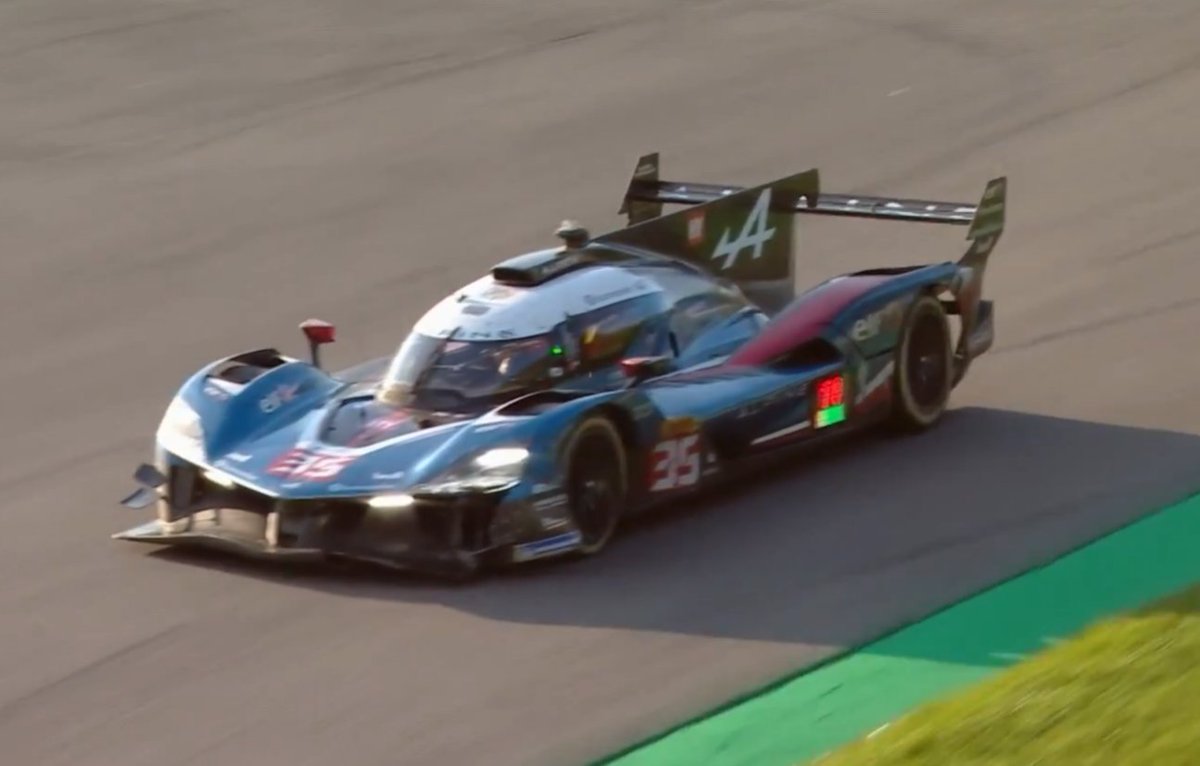 bspecro's tweet photo. ESTE HAOS LA SPA

Alpine 35 s-a rasucit la Raidillon, aproape lovind Aston 007, si acu exista batalii pentru victorie la AMBELE clase!

20 DE MINUTE RAMASE

#wec #6hspa https://t.co/hQ2diFdndJ