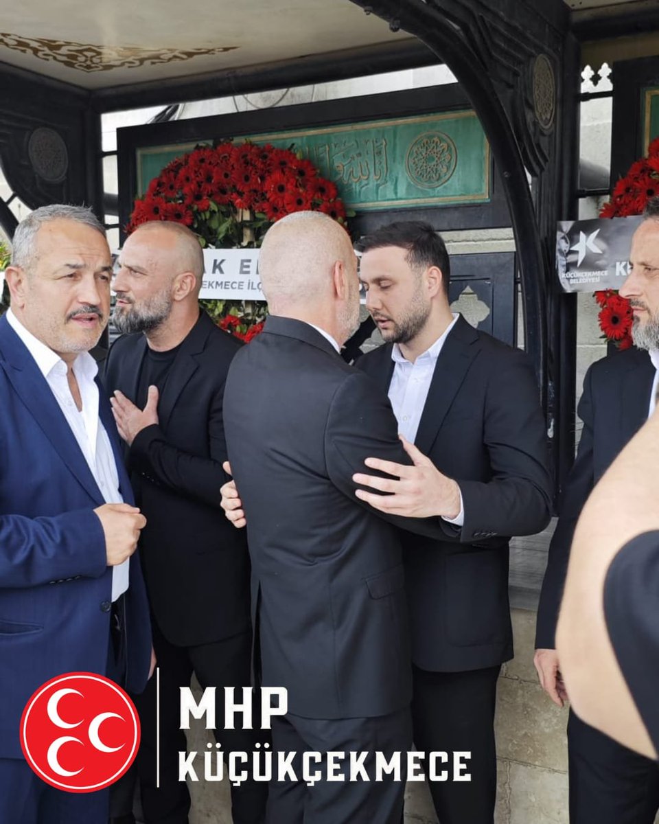 KCEKMECE_MHP's tweet photo. İlçe Teşkilat Başkanımız ve İlçe Yöneticilerimiz, Ak Parti Küçükçekmece İlçe Başkanı Sn. Emin Kaan KAYA'nın Annesi Fatma KAYA'nın cenaze törenine katılmışlardır.

Kendisine Allah'tan rahmet, ailesine ve sevenlerine sabırlar dileriz.

@_MHPistanbul_
#MHPKüçükçekmece https://t.co/KakUFu1WCX