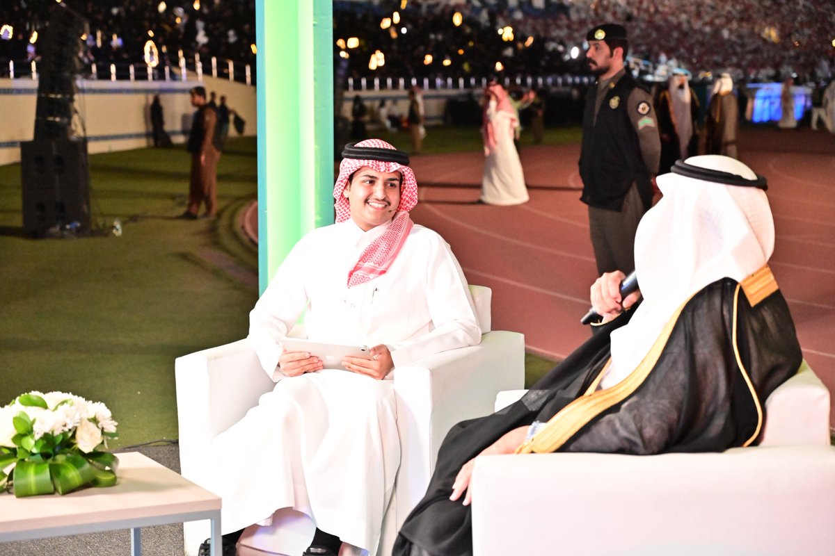 salehsn_sa's tweet photo. سعيد بمشاركتي مع الإدارة العامة للعلاقات والإعلام، وقيادة فريق استديو كفو، الذي كان حاضرًا لتوثيق لحظات الفرح ونقل مشاعر الخريجين وأهاليهم.

ألف مبروك لخريجي الدفعة السابعة والأربعين، وعقبى المناصب العليا بإذن الله.

#خريجنا_كفو47  
#KFUGRAD47 https://t.co/zbuZ8twkg4