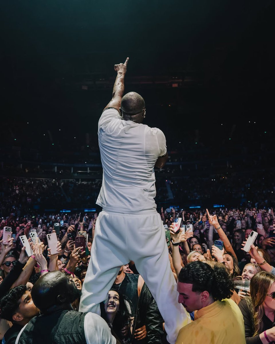 AKON tweet media