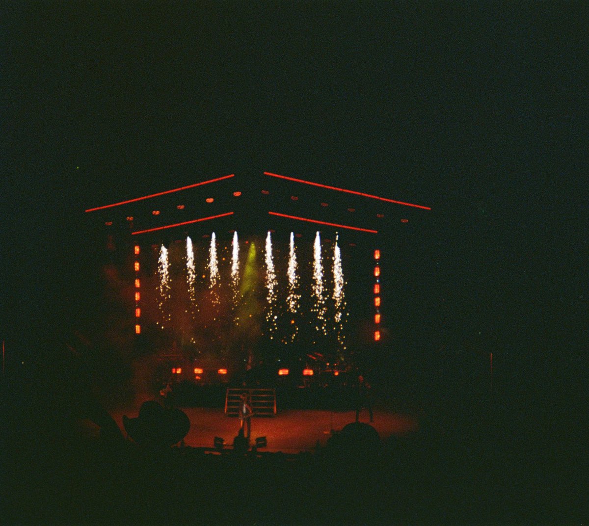 dustinlynch's tweet photo. Red Rocks on film by you guys 🙌 https://t.co/EAYu3NslRD