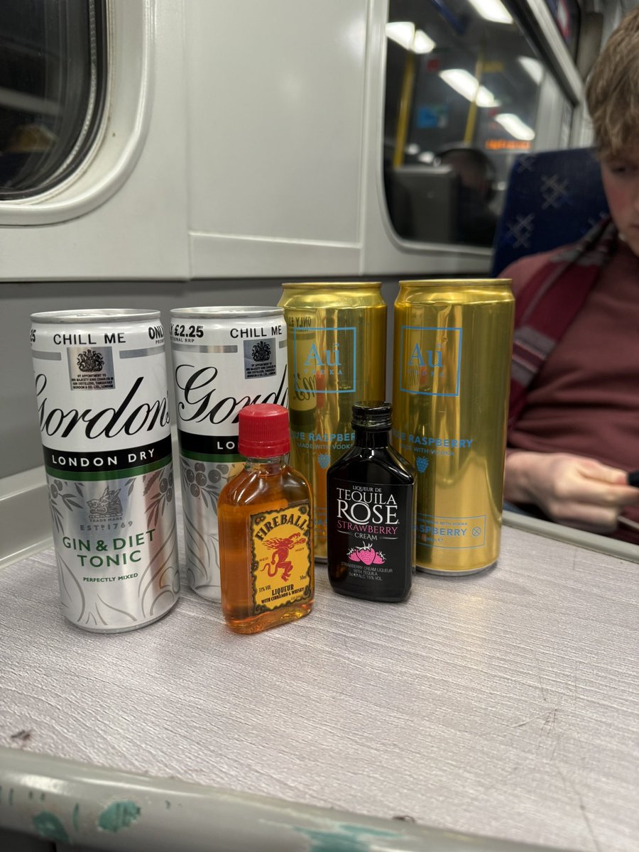BarrieRo55's tweet photo. Motherwell bound 🙏 🇱🇻🇱🇻🇱🇻🇱🇻 https://t.co/4dU3Dj9OMj