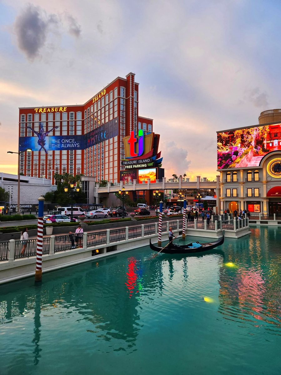 Sin City Las Vegas tweet media