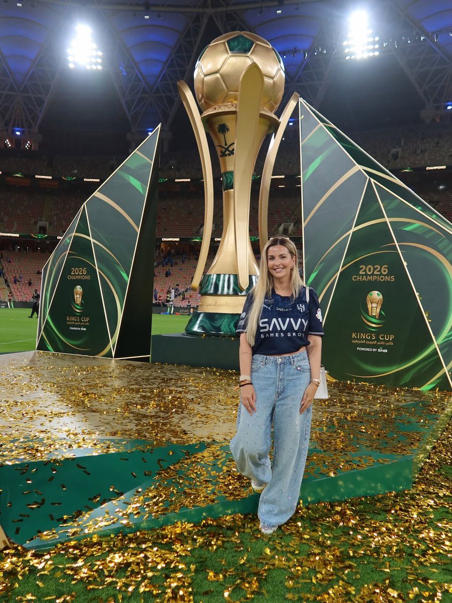 NAJJl11's tweet photo. 🚨🚨🚨— ديبورا زوجة روبن نيفيز 

"إلى جانبك في كل لحظة .. اللون الأزرق يليق بنا ".💙💙💙 https://t.co/KsCnDyZ9fZ