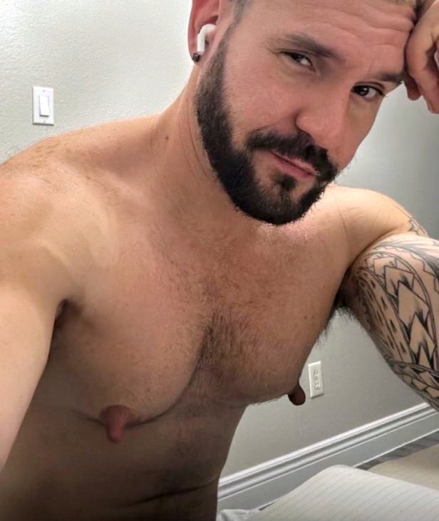 ⚜️ MALE NIPPLES ⚜️ tweet media
