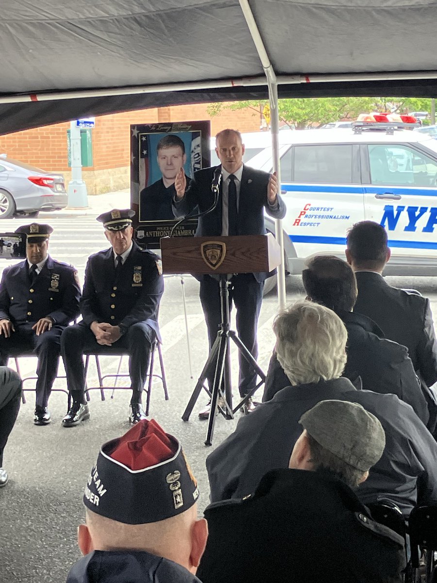 NYPD 104th Precinct tweet media