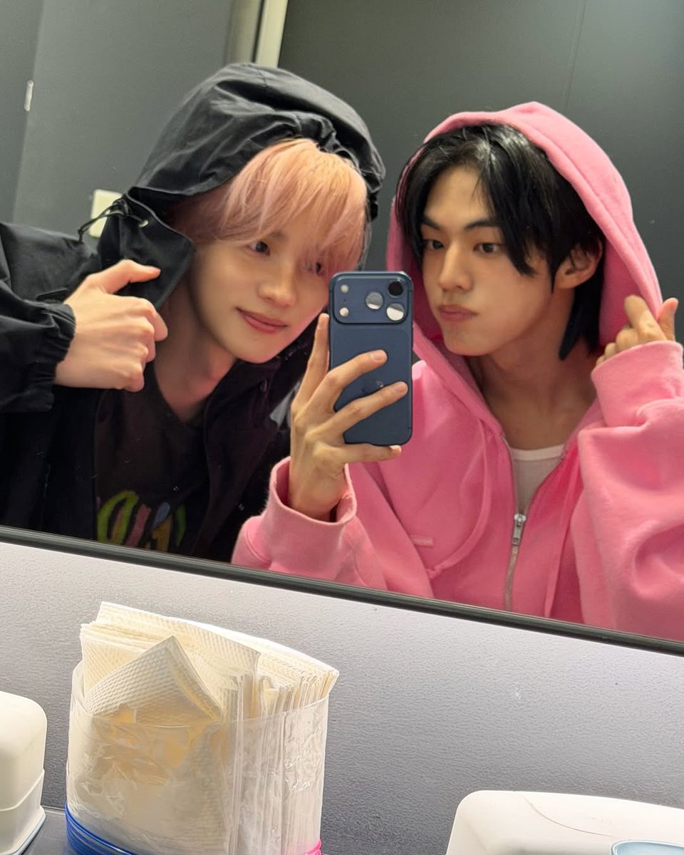 Dohoog's tweet photo. Dropping a little photo dump from a few months ago because these memories deserve to be seen! Life was good, the vibes were immaculate, and every single moment captured here holds a special place in my heart. https://t.co/KVLpbpS19u