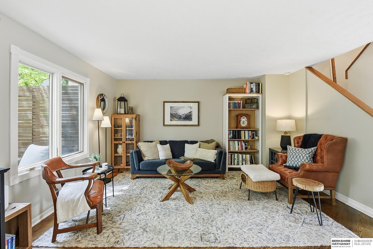 CindyKinzey's tweet photo. 10905 Saratoga Plaza, Omaha, NE, 68164
2 bed | 2.5 bath 1640 Sq. Ft.
Active | 220000
https://t.co/GQK3dXYhlA
Fully updated and move-in ready, this stylish 2-story townhome in Escalante Hills blends modern design with low-maintenance living. Enjoy quick access to Fort St, Maple... https://t.co/rzpFNuChEE