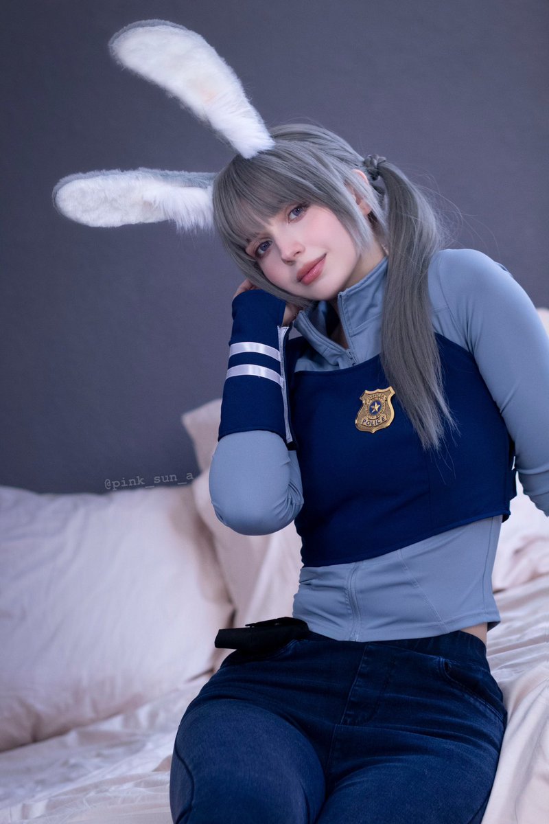 pink_sun_a's tweet photo. Your documents are in order. But your heart isn't. We'll have to draw up a report.🐰📋

#JudyHopps https://t.co/QpZazXRkaV